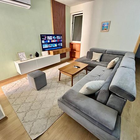 Edi'S Apartament Тирана Екстериор снимка