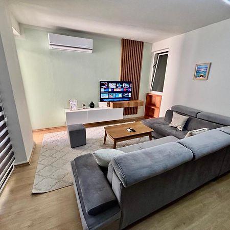 Edi'S Apartament Тирана Екстериор снимка