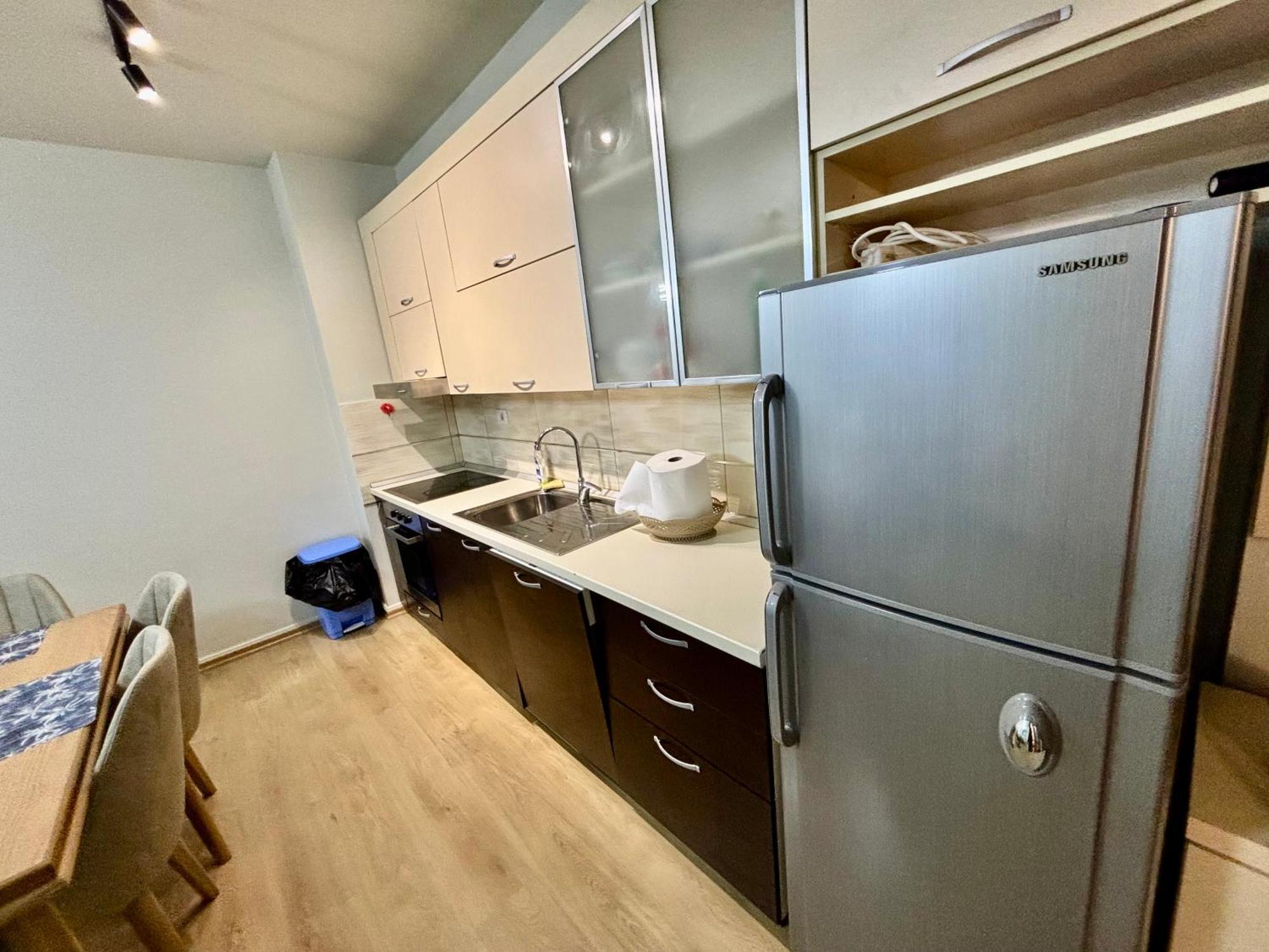 Edi'S Apartament Тирана Екстериор снимка