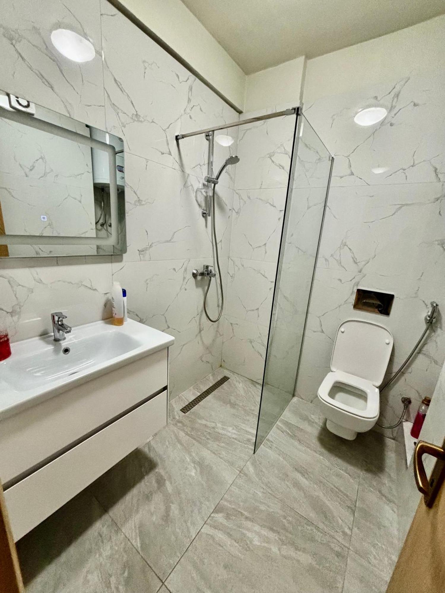 Edi'S Apartament Тирана Екстериор снимка