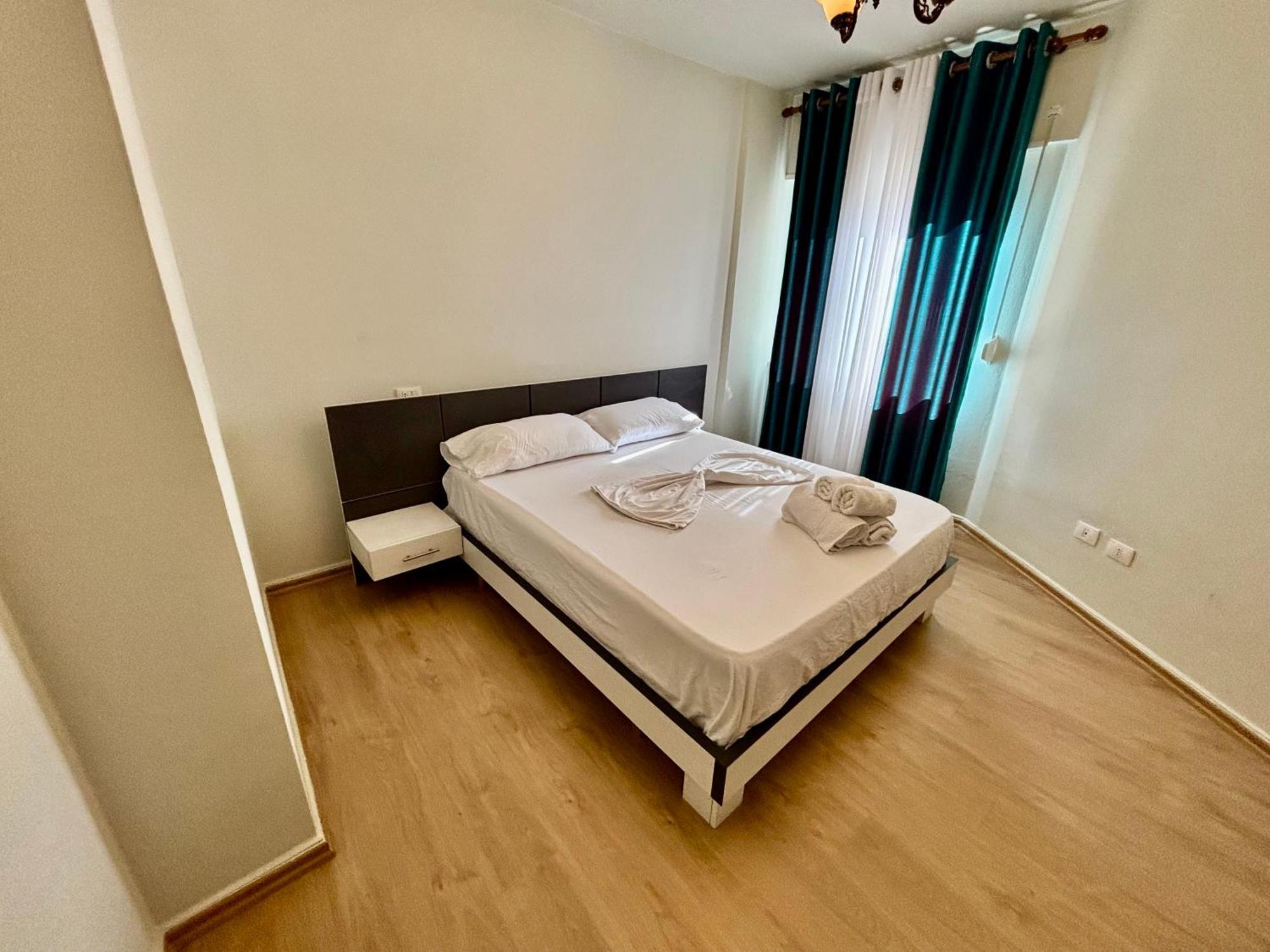Edi'S Apartament Тирана Екстериор снимка