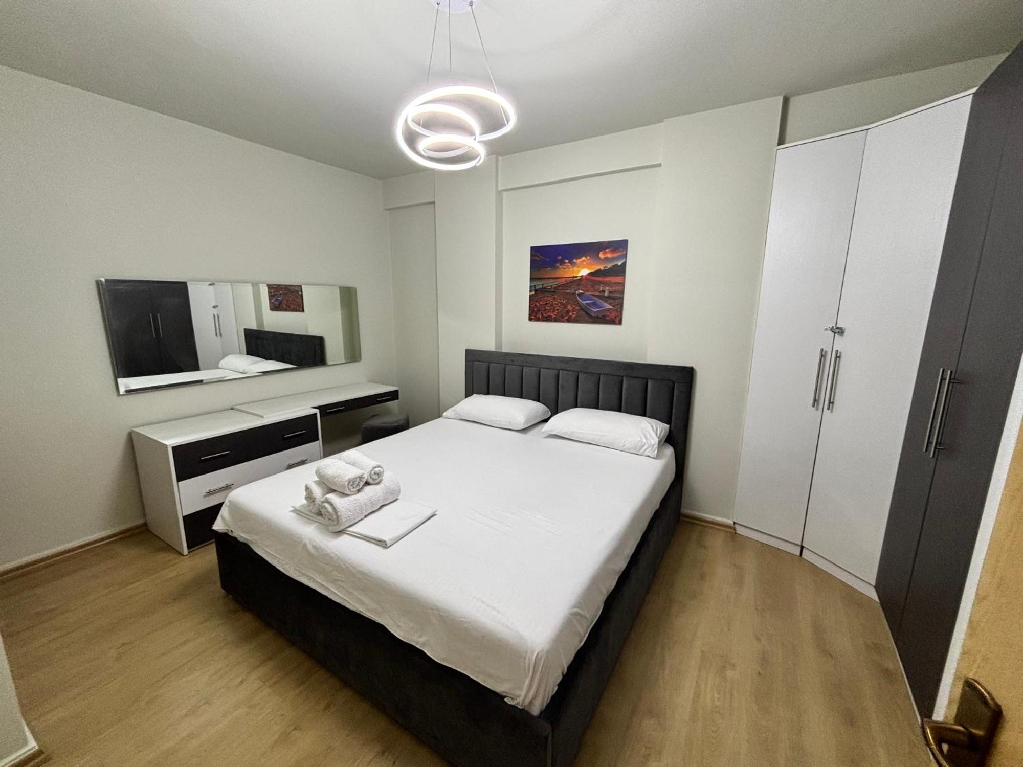 Edi'S Apartament Тирана Екстериор снимка