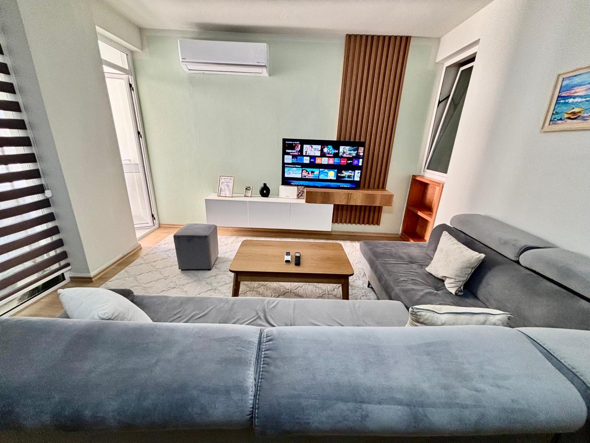 Edi'S Apartament Тирана Екстериор снимка