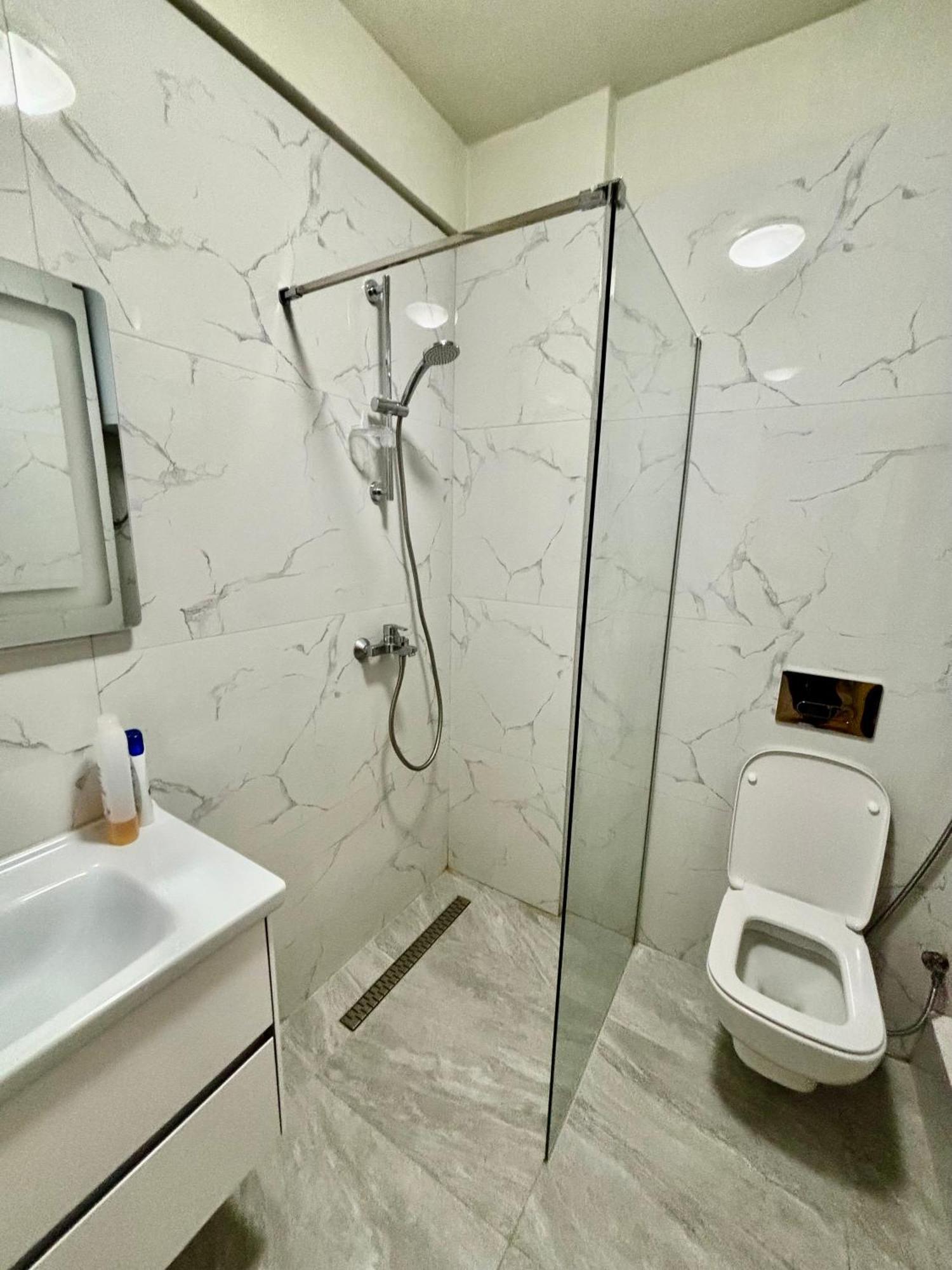 Edi'S Apartament Тирана Екстериор снимка