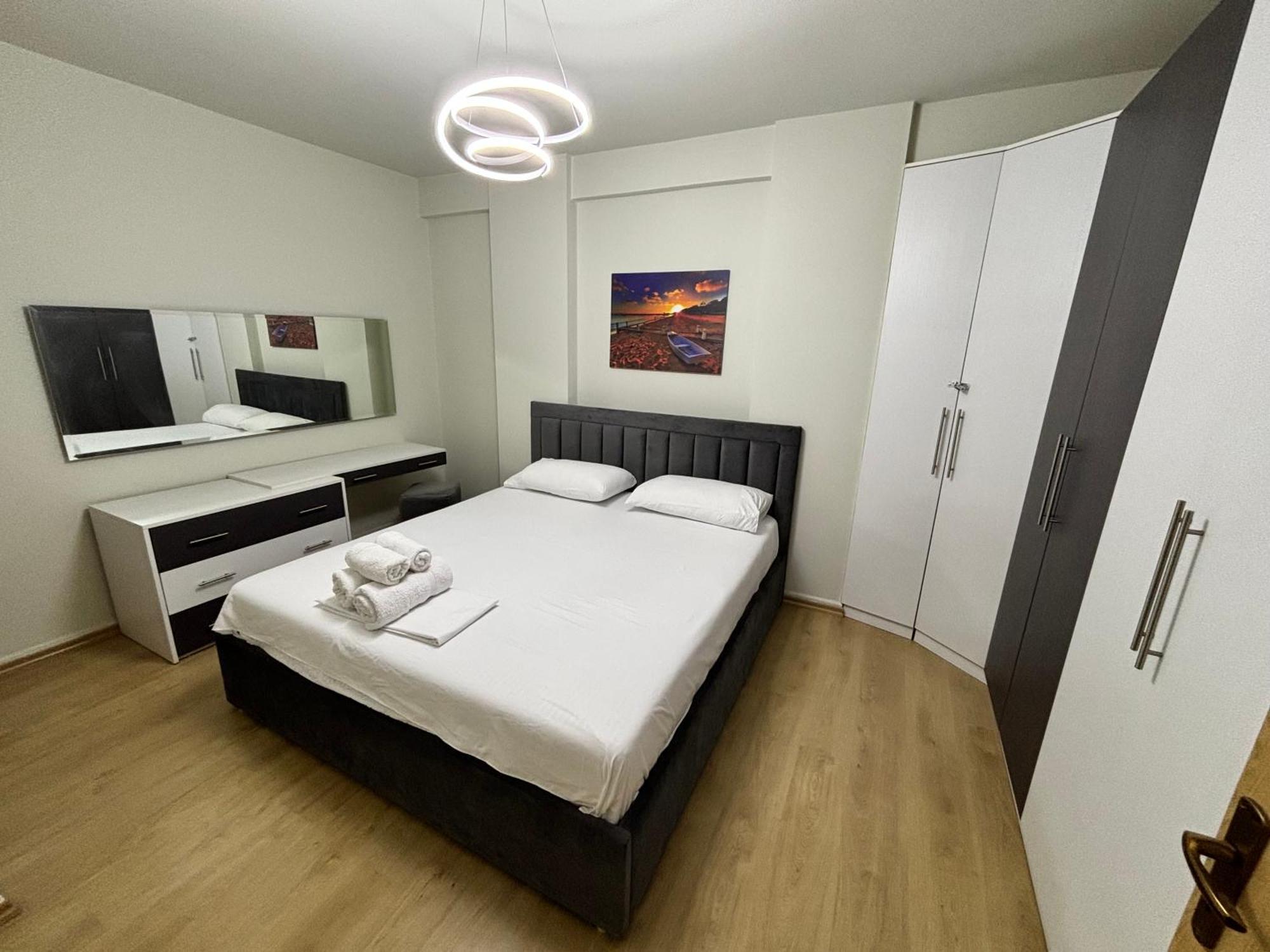 Edi'S Apartament Тирана Екстериор снимка