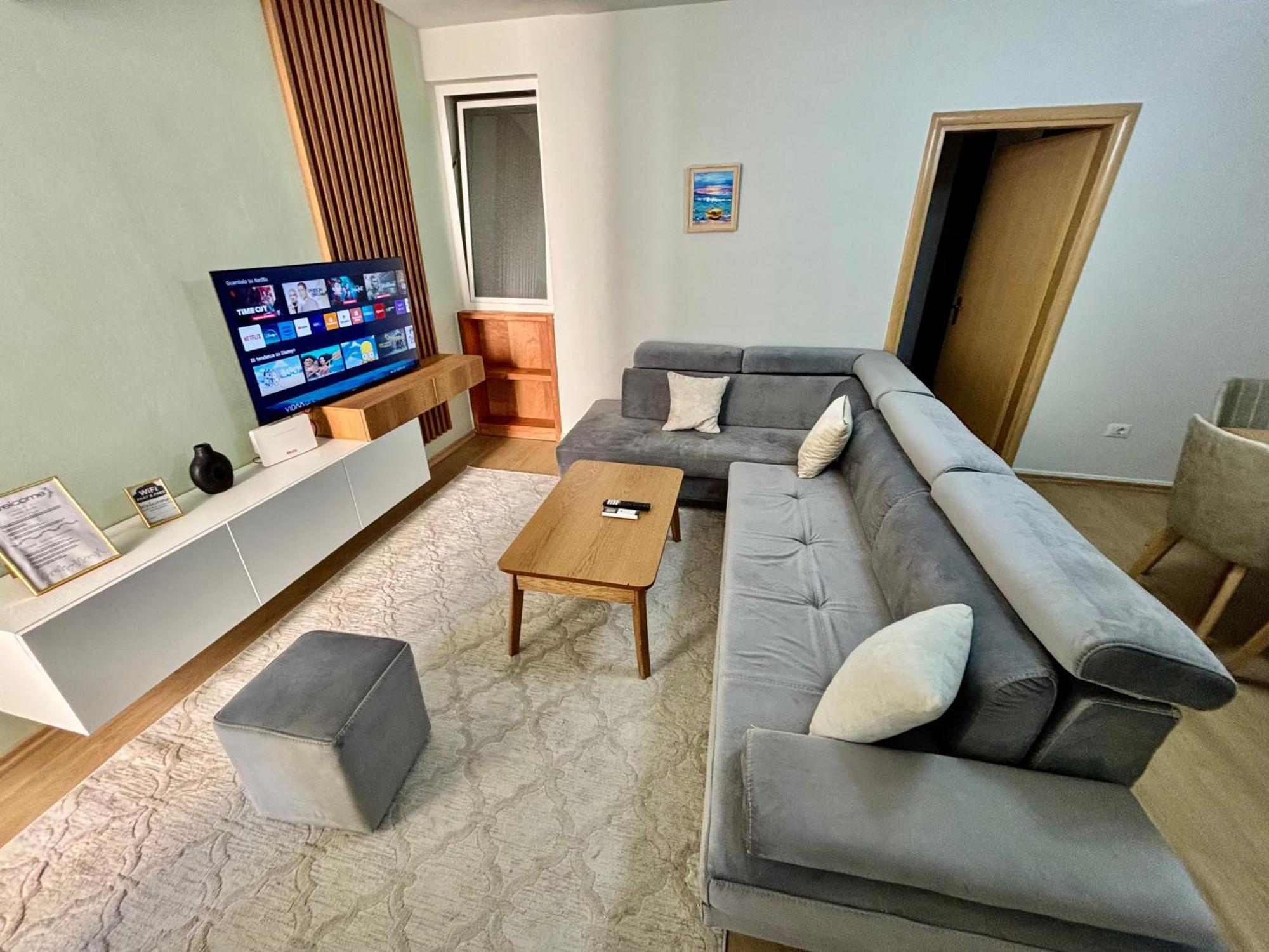 Edi'S Apartament Тирана Екстериор снимка