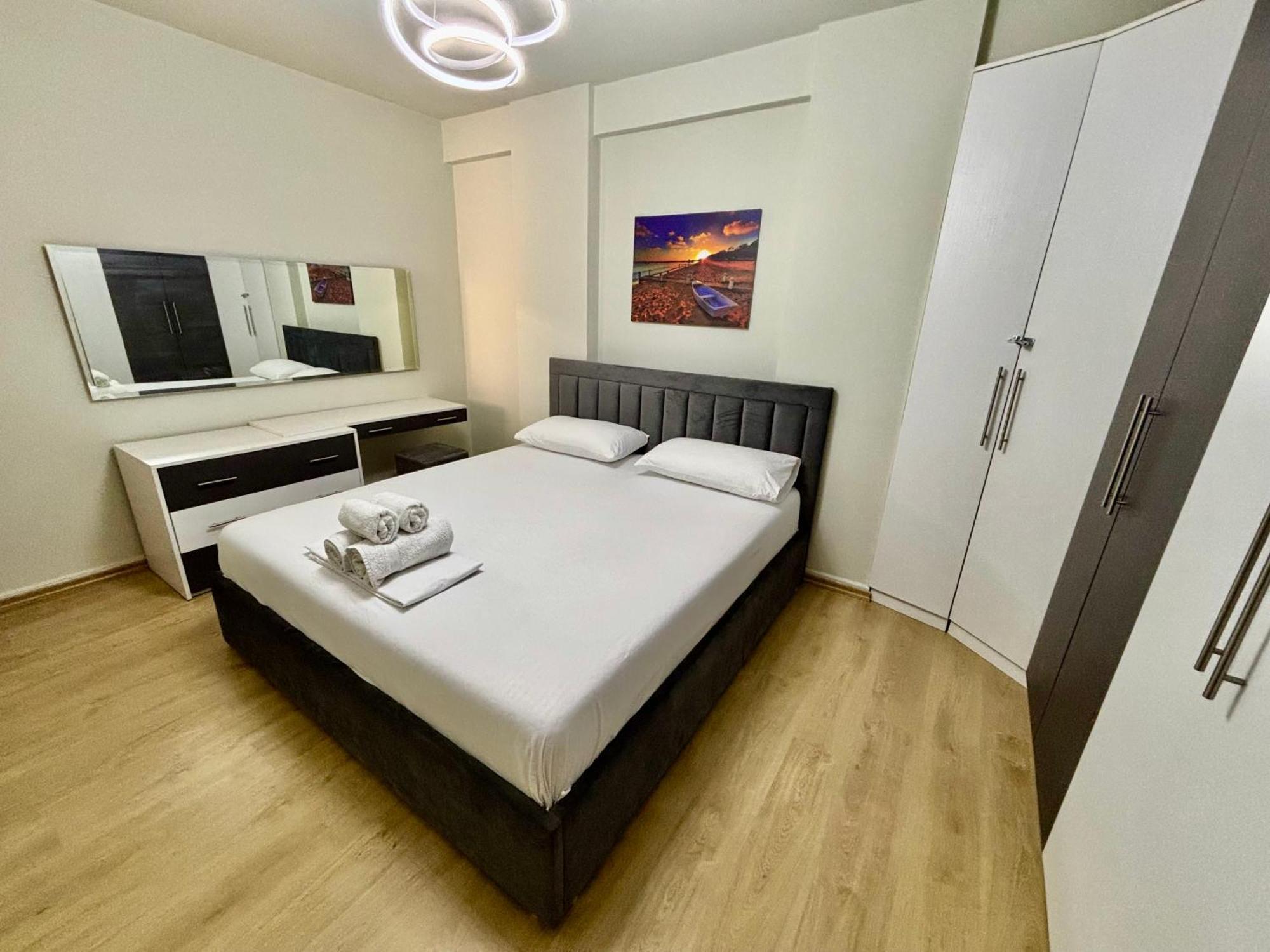 Edi'S Apartament Тирана Екстериор снимка