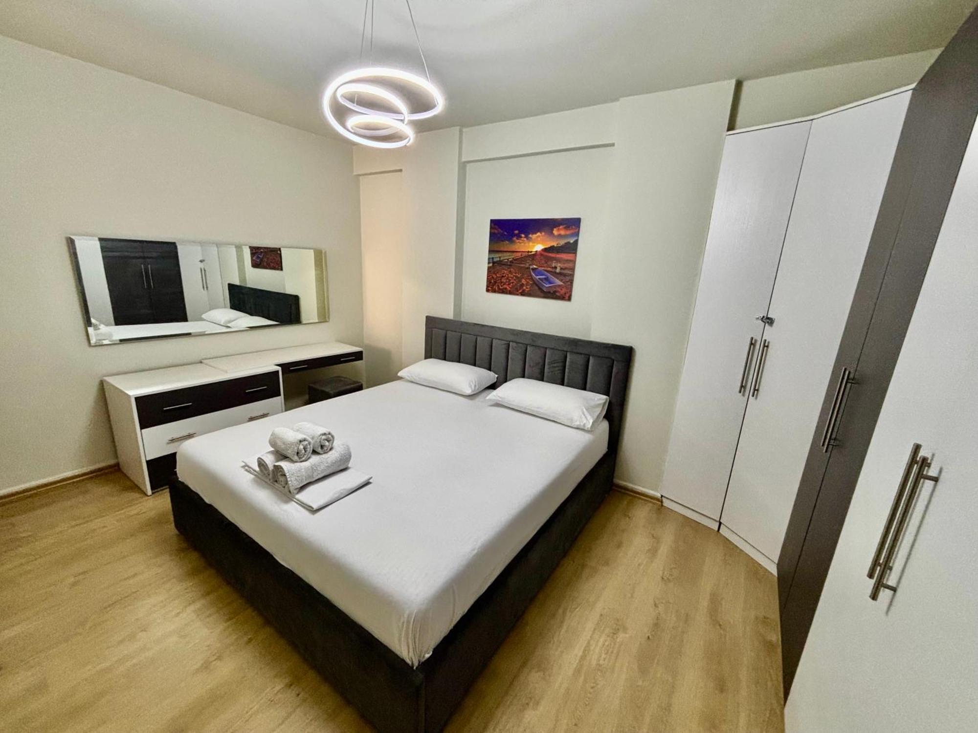 Edi'S Apartament Тирана Екстериор снимка