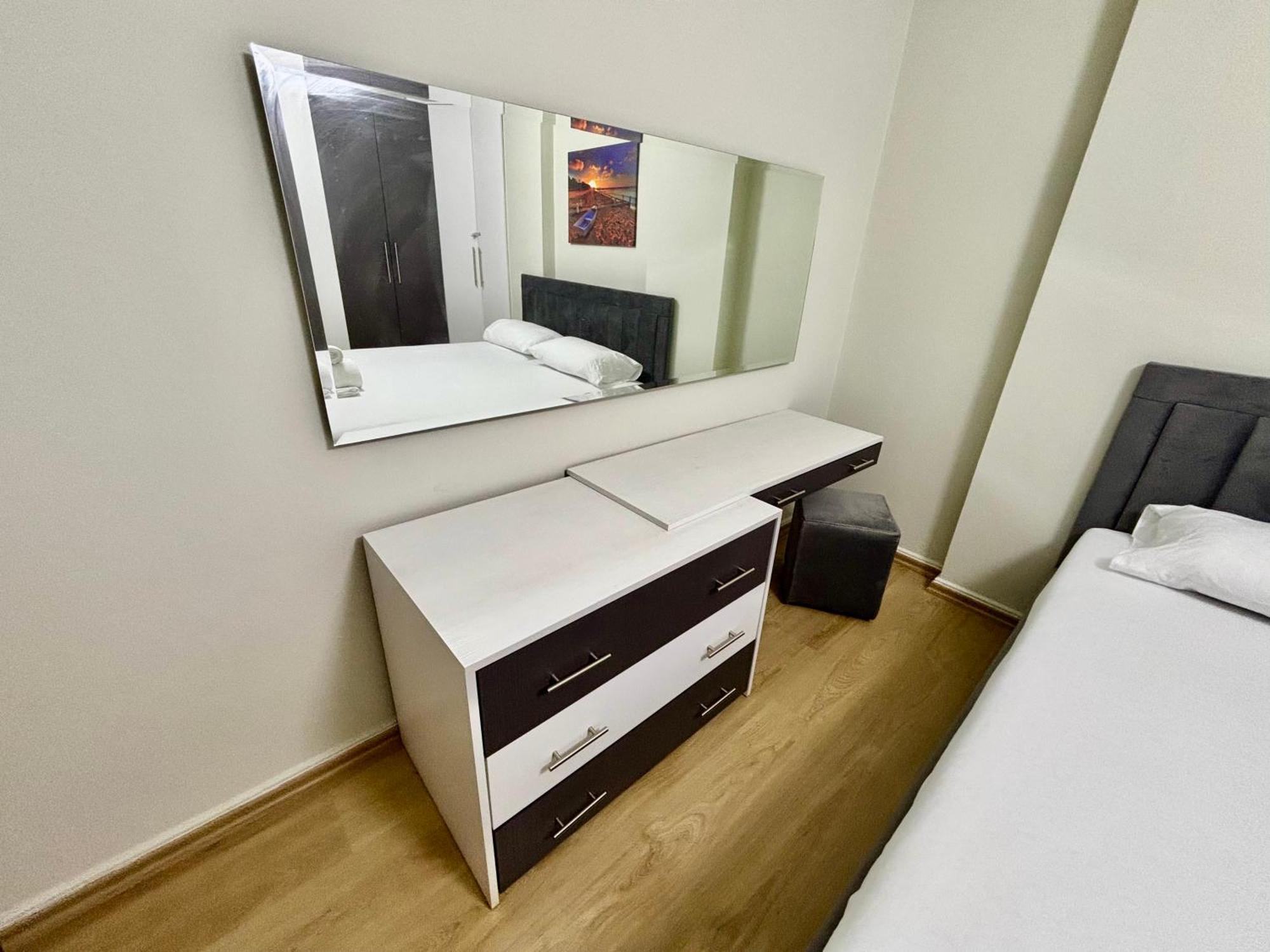 Edi'S Apartament Тирана Екстериор снимка