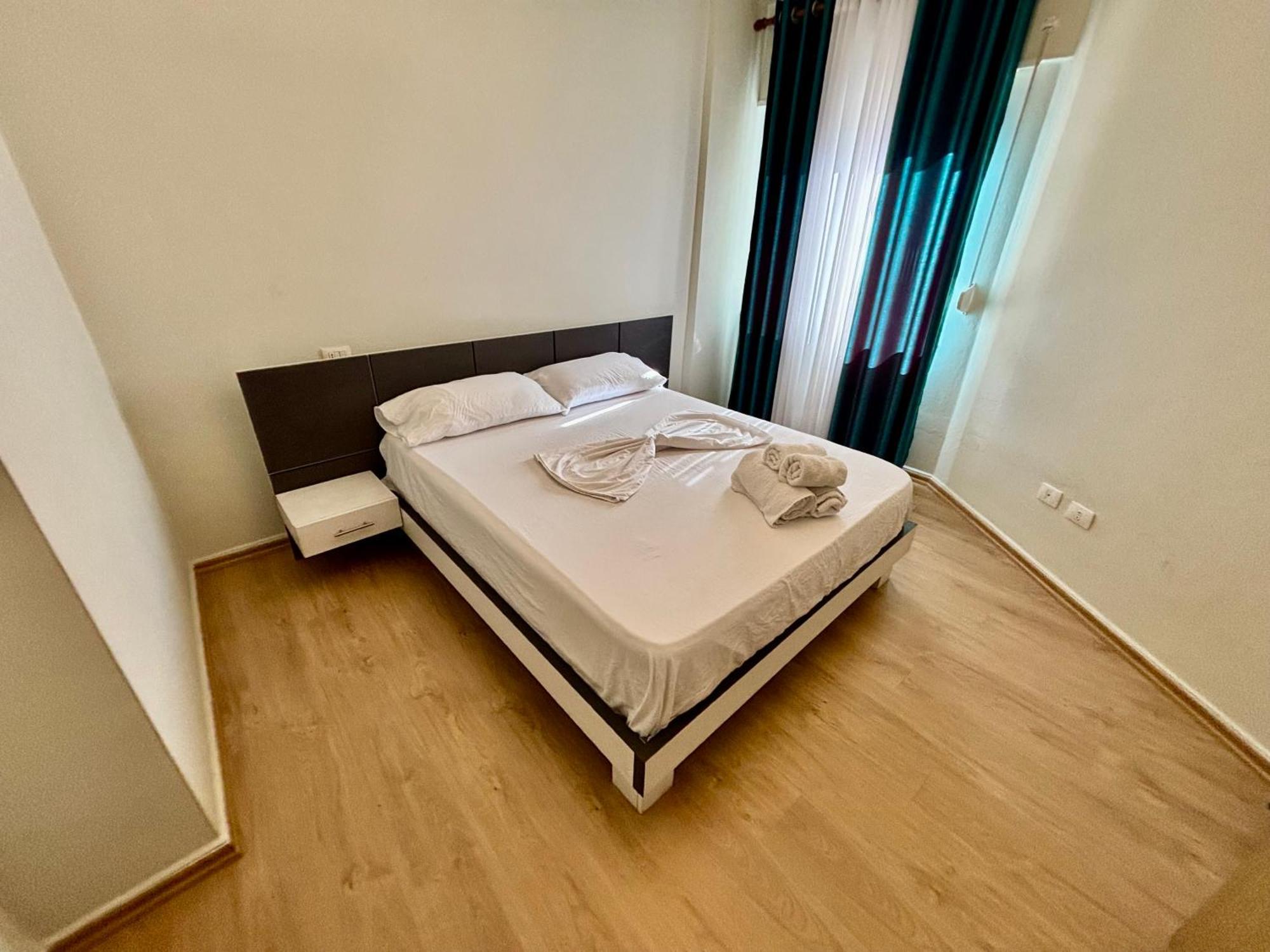Edi'S Apartament Тирана Екстериор снимка
