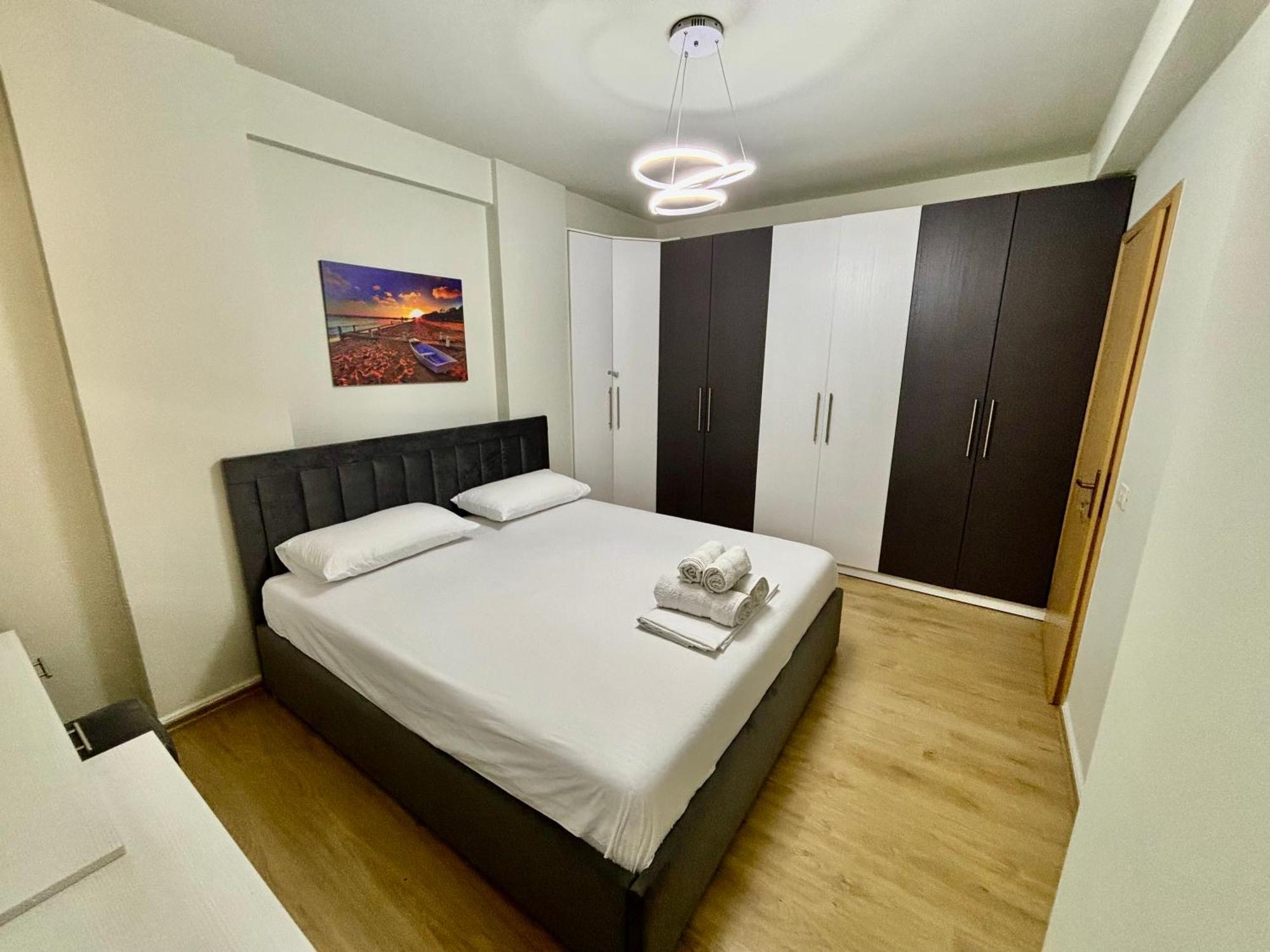 Edi'S Apartament Тирана Екстериор снимка