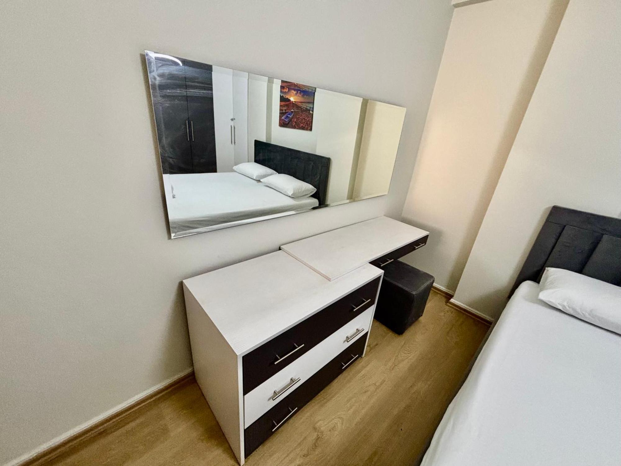 Edi'S Apartament Тирана Екстериор снимка