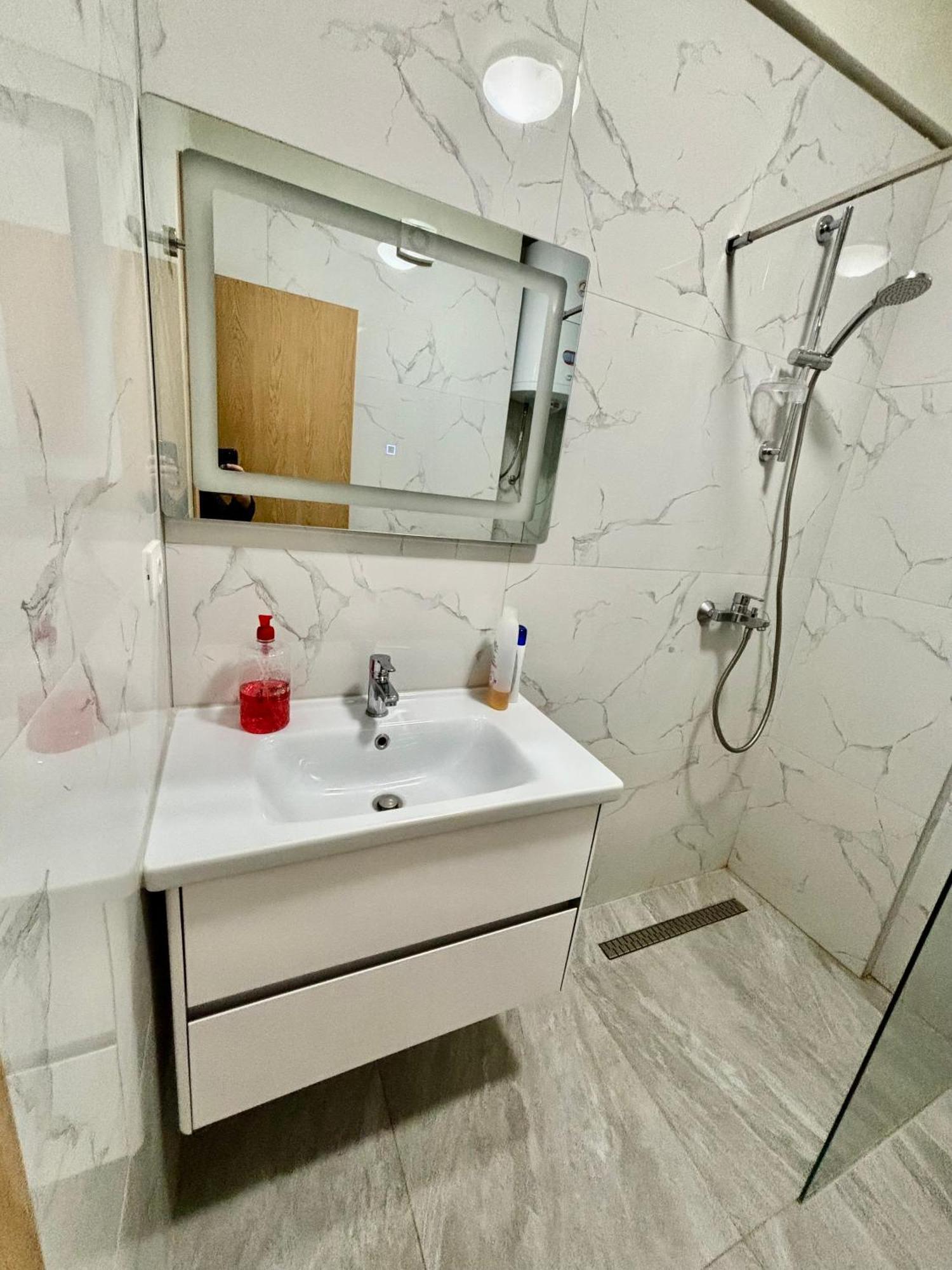 Edi'S Apartament Тирана Екстериор снимка
